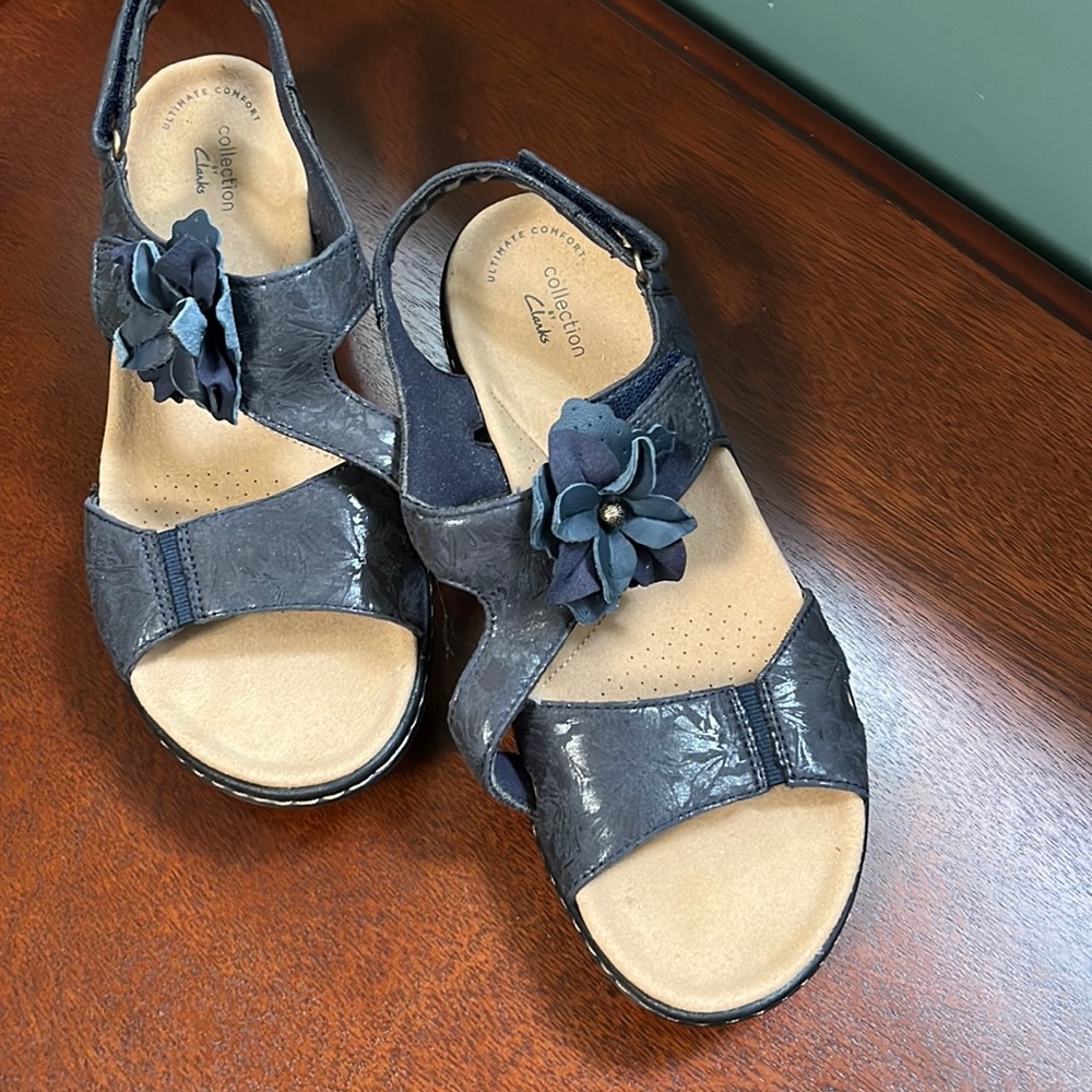 Navy blue Clark’s sandals